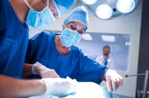 Read more about the article Como funciona o Centro Cirúrgico e quais profissionais me esperam lá?